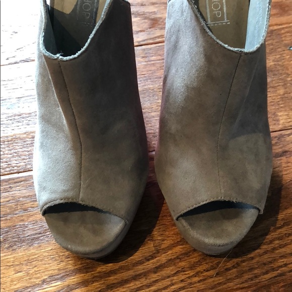 Open toe booties with lucite heel - Picture 4 of 5